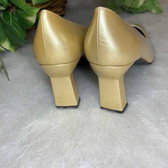 STUART WEITZMAN Gold Leather Square Toe Pump Heels - Picture 5 of 11